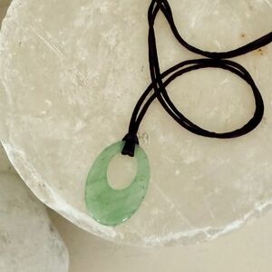 Cord pendant necklace with Aventurine stone